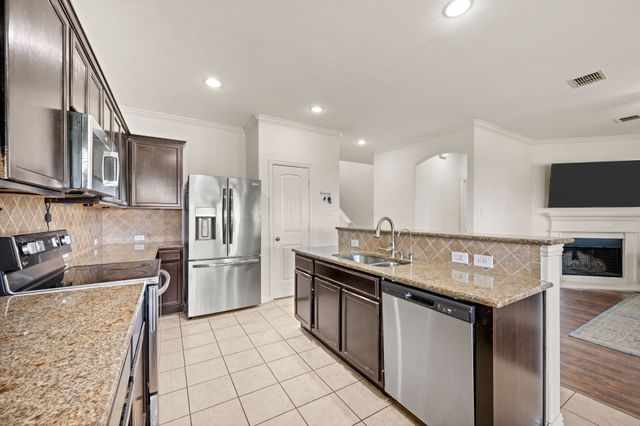 837 Graham Drive, Burleson, TX 76028