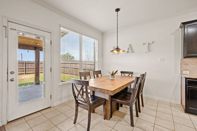 837 Graham Drive, Burleson, TX 76028