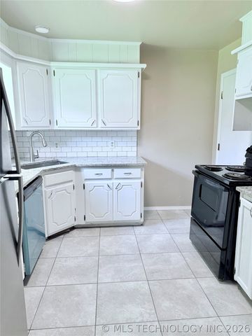 310 S 8th Street, Broken Arrow, OK 74012