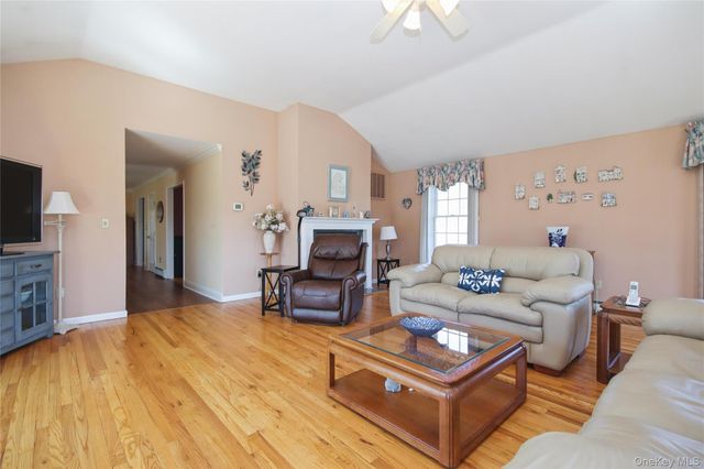 94 Stowe Drive, Poughquag, NY 12570
