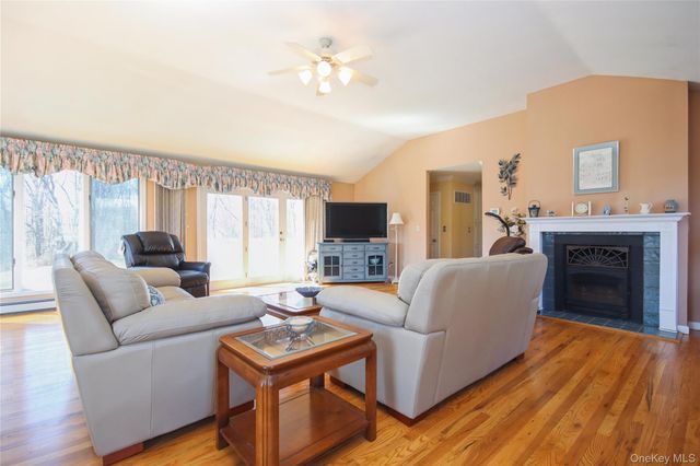 94 Stowe Drive, Poughquag, NY 12570