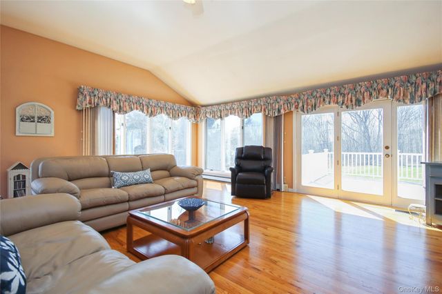 94 Stowe Drive, Poughquag, NY 12570