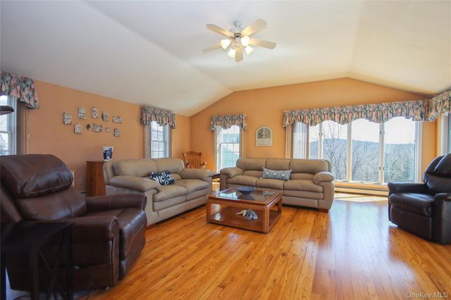 94 Stowe Drive, Poughquag, NY 12570