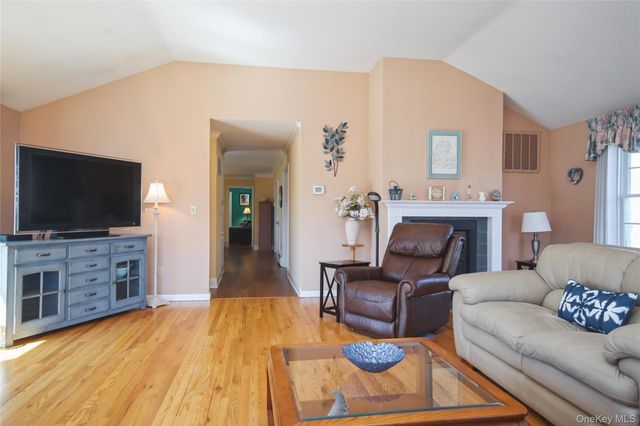 94 Stowe Drive, Poughquag, NY 12570
