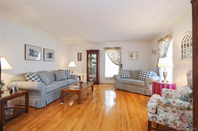 94 Stowe Drive, Poughquag, NY 12570