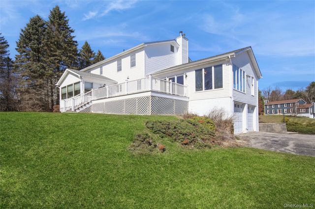 94 Stowe Drive, Poughquag, NY 12570