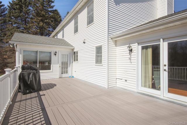 94 Stowe Drive, Poughquag, NY 12570