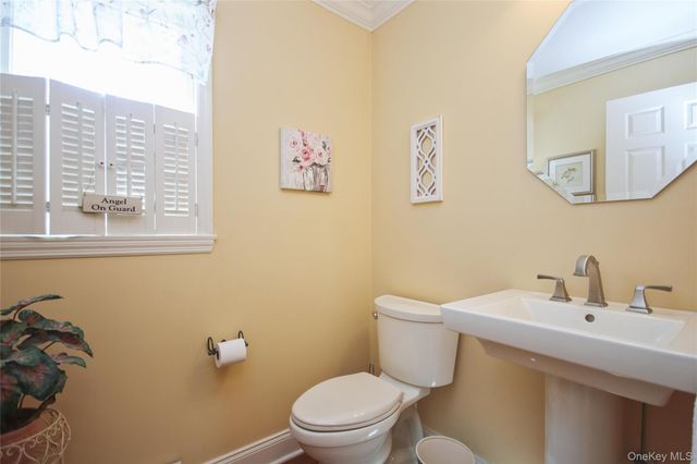 94 Stowe Drive, Poughquag, NY 12570
