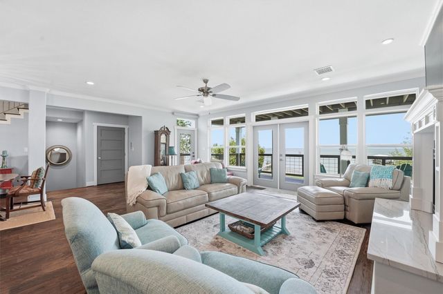 4019 Bayshore Drive, Bacliff, TX 77518