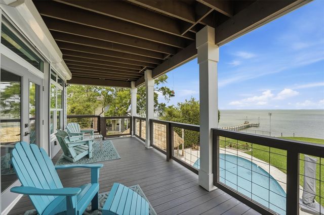 4019 Bayshore Drive, Bacliff, TX 77518