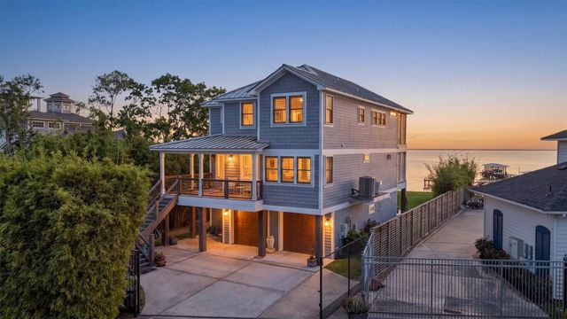 4019 Bayshore Drive, Bacliff, TX 77518
