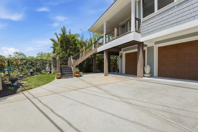 4019 Bayshore Drive, Bacliff, TX 77518