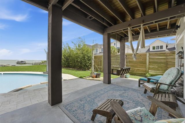 4019 Bayshore Drive, Bacliff, TX 77518