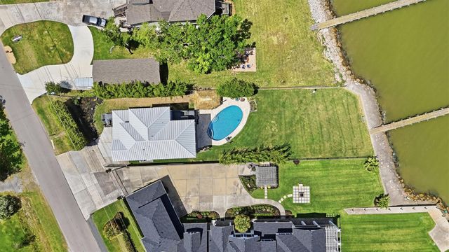4019 Bayshore Drive, Bacliff, TX 77518