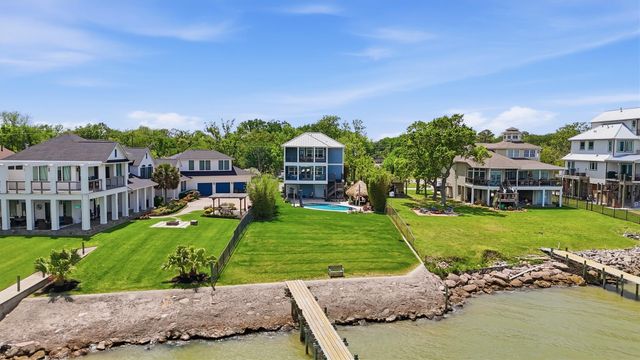 4019 Bayshore Drive, Bacliff, TX 77518