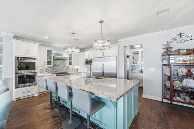 4019 Bayshore Drive, Bacliff, TX 77518