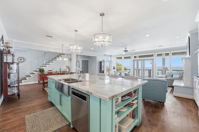 4019 Bayshore Drive, Bacliff, TX 77518