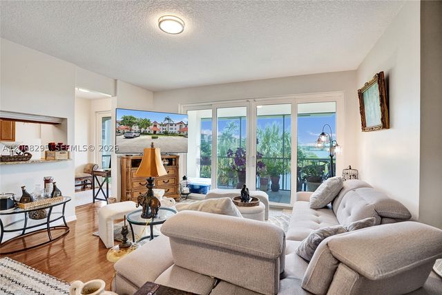102 Half Moon Cir C3, Hypoluxo, FL 33462