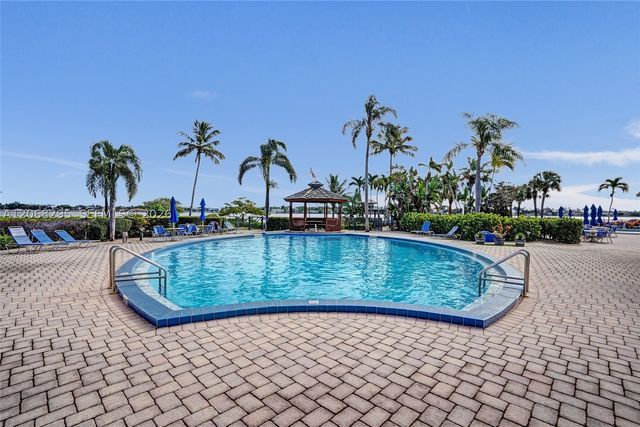 102 Half Moon Cir C3, Hypoluxo, FL 33462