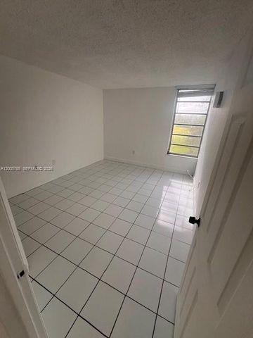 8870 Fontainebleau Blvd 307, Miami, FL 33172