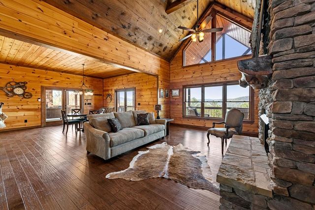 9 Kensington Drive, Mineral Bluff, GA 30559