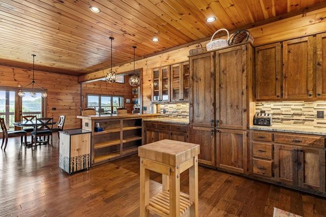 9 Kensington Drive, Mineral Bluff, GA 30559