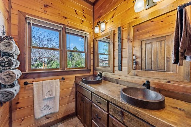 9 Kensington Drive, Mineral Bluff, GA 30559