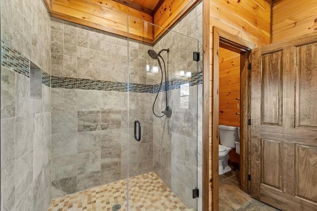 9 Kensington Drive, Mineral Bluff, GA 30559