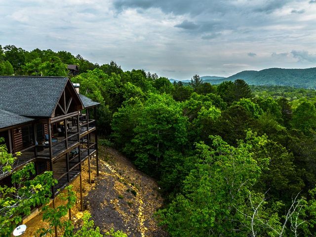 9 Kensington Drive, Mineral Bluff, GA 30559