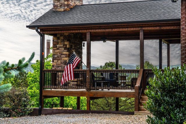 9 Kensington Drive, Mineral Bluff, GA 30559