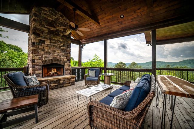 9 Kensington Drive, Mineral Bluff, GA 30559