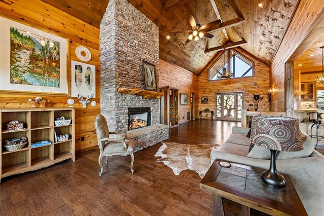 9 Kensington Drive, Mineral Bluff, GA 30559