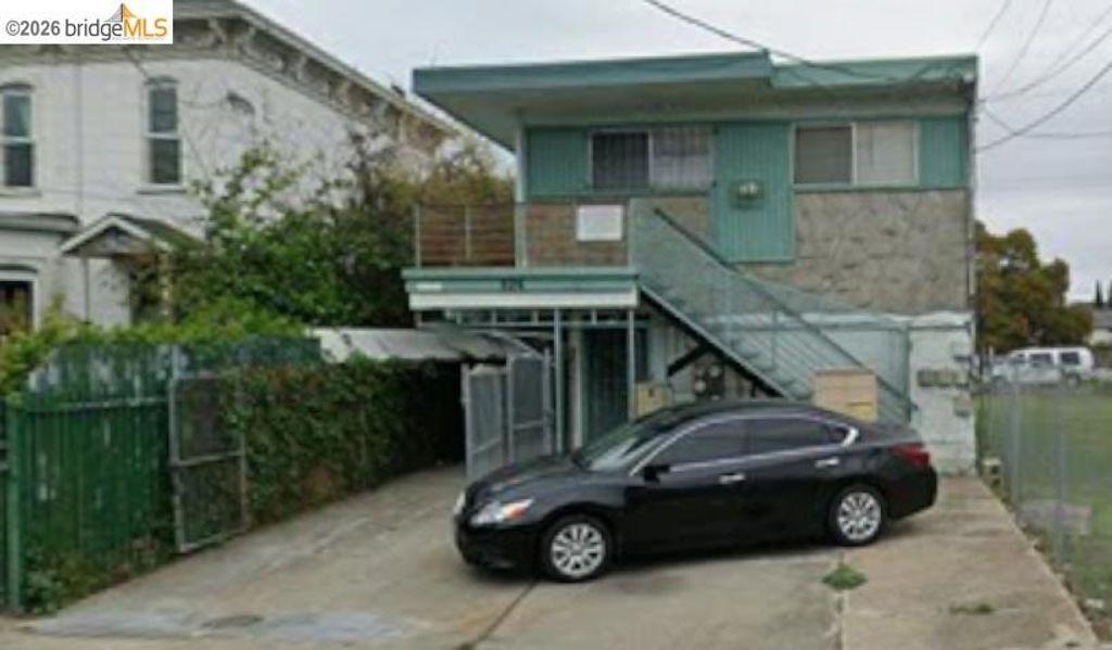 Image 1 of property listing at 926 36Th St, Oakland, CA 94608