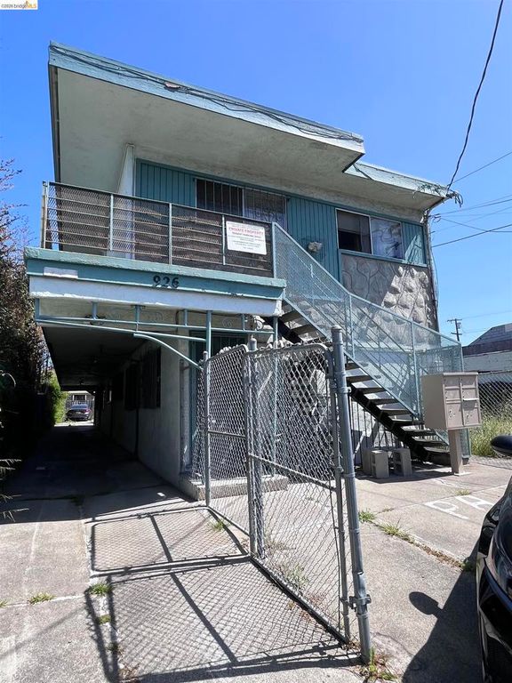 Image 2 of property listing at 926 36Th St, Oakland, CA 94608
