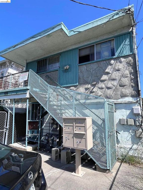 Image 4 of property listing at 926 36Th St, Oakland, CA 94608