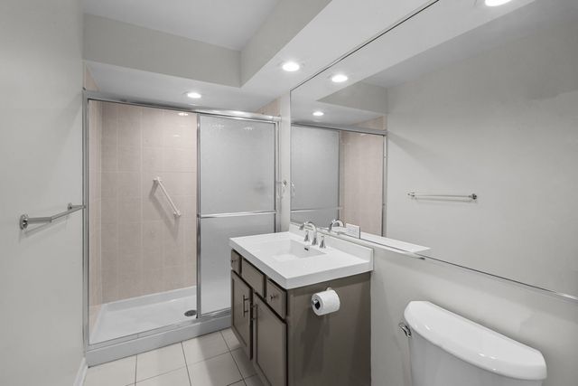 5840 W Lawrence Avenue 405, Chicago, IL 60630