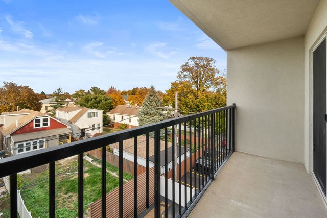 5840 W Lawrence Avenue 405, Chicago, IL 60630