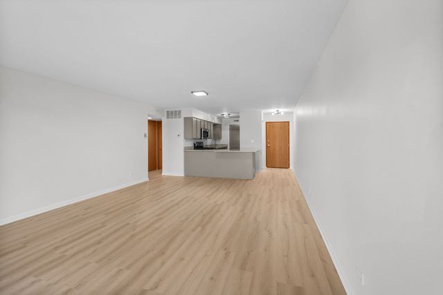 5840 W Lawrence Avenue 405, Chicago, IL 60630