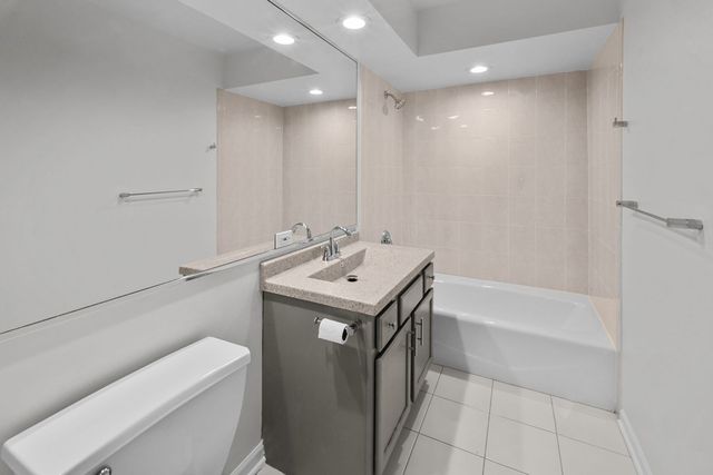 5840 W Lawrence Avenue 405, Chicago, IL 60630