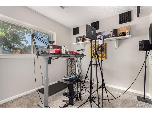 21550 E Alamo Pl, Centennial, CO 80015