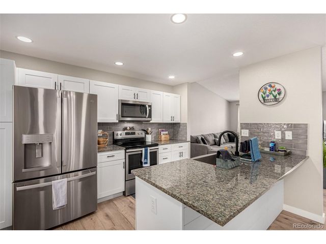 21550 E Alamo Pl, Centennial, CO 80015