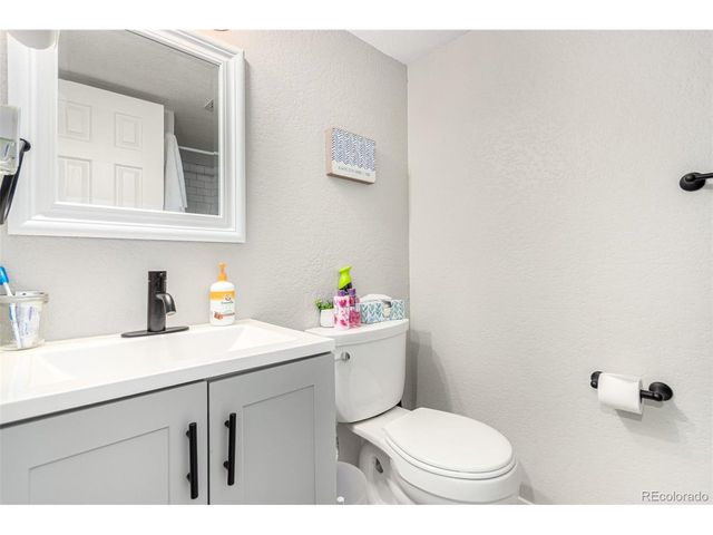 21550 E Alamo Pl, Centennial, CO 80015