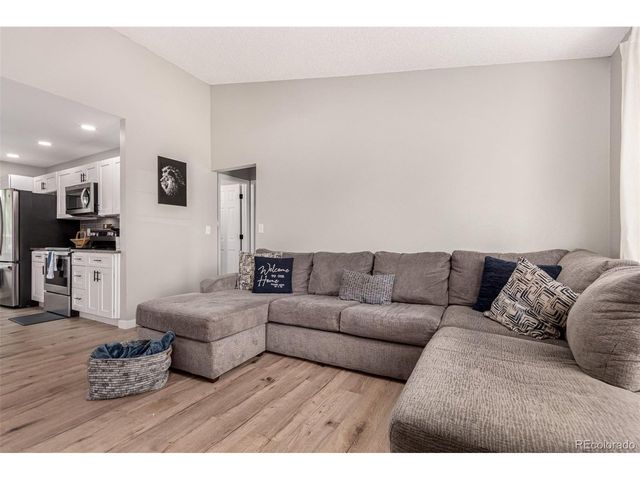 21550 E Alamo Pl, Centennial, CO 80015