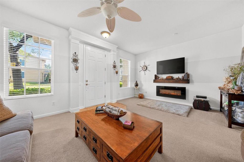 Image 10 of property listing at 12914 VENNETTA WAY, Windermere, FL 34786