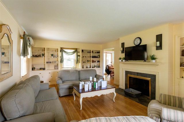90 Sunset Road, Bay Shore, NY 11706