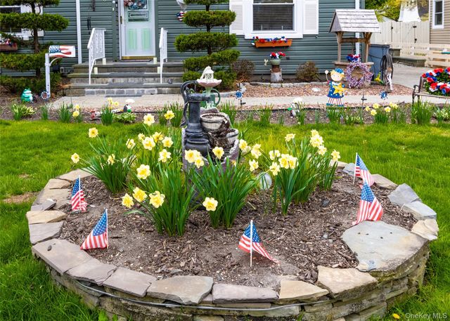 90 Sunset Road, Bay Shore, NY 11706