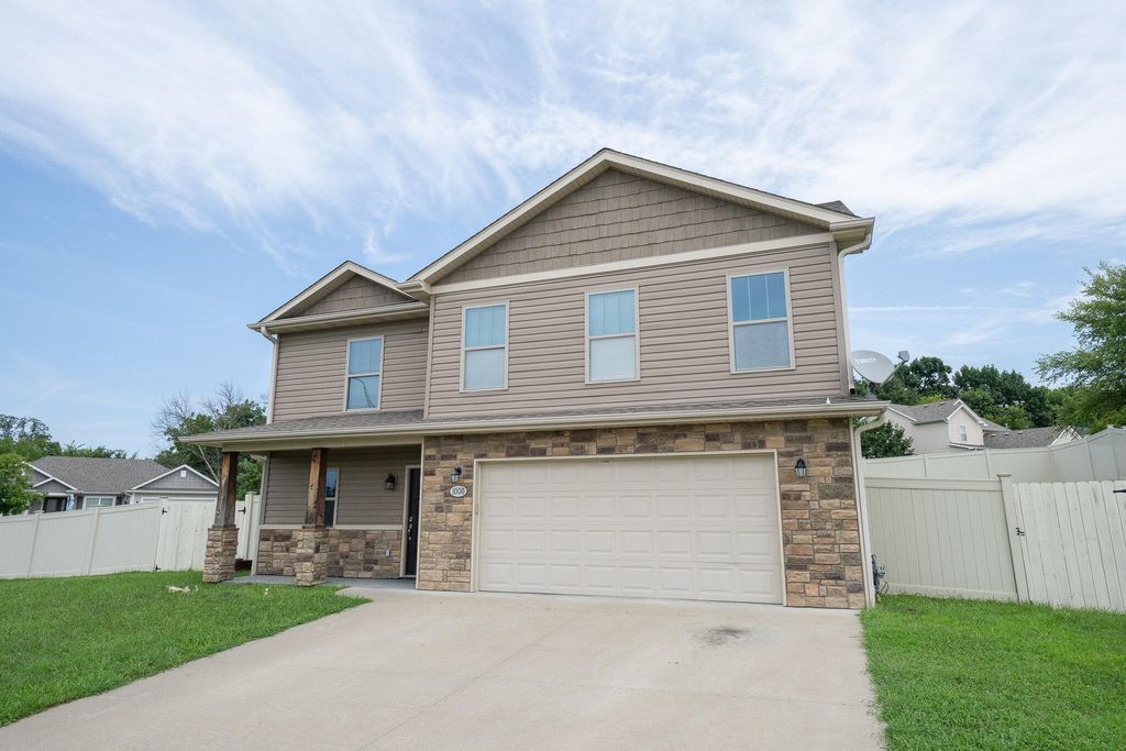 1000 S LOUISVILLE DR, Columbia, MO 65203