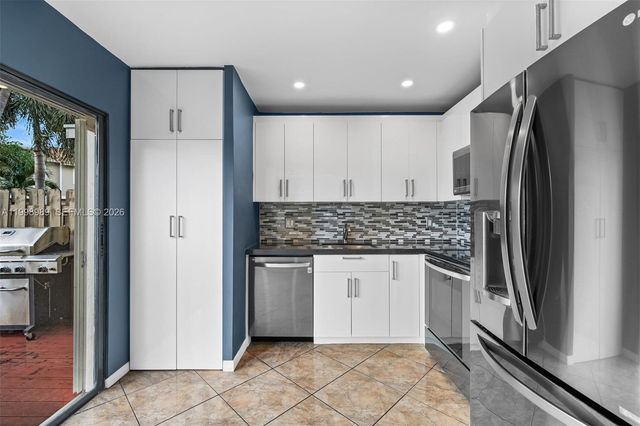 11166 NW 37th St, Sunrise, FL 33351