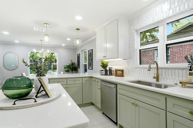 5452 Santa Barbara Avenue, Fort Worth, TX 76114