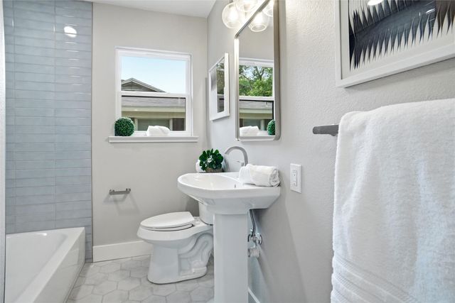 5452 Santa Barbara Avenue, Fort Worth, TX 76114